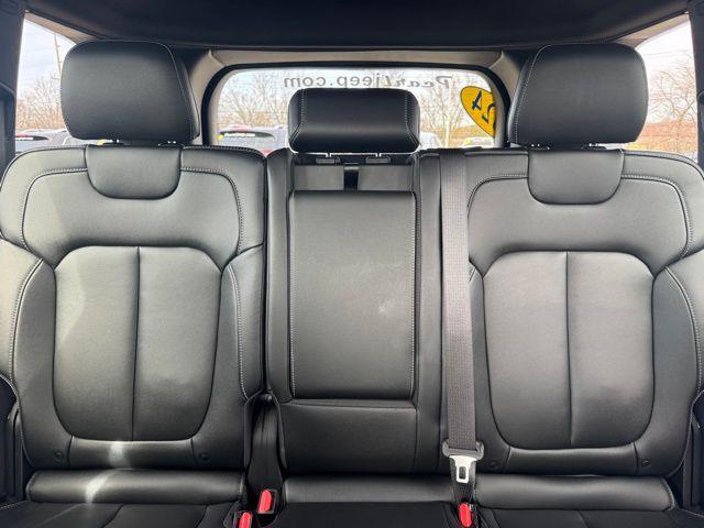 used 2024 Jeep Grand Cherokee car, priced at $36,594