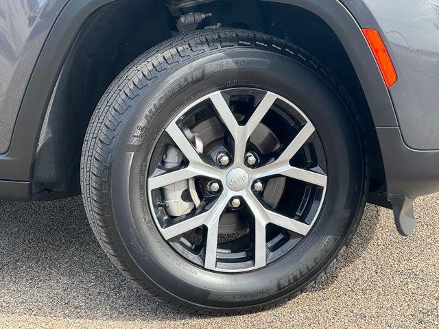 used 2024 Jeep Grand Cherokee car, priced at $36,594