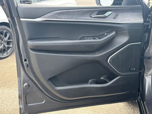 used 2024 Jeep Grand Cherokee car, priced at $36,594