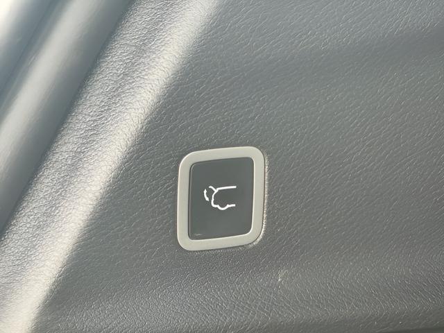 used 2024 Chrysler Pacifica Hybrid car, priced at $37,593