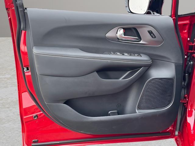 new 2026 Chrysler Pacifica car, priced at $39,624