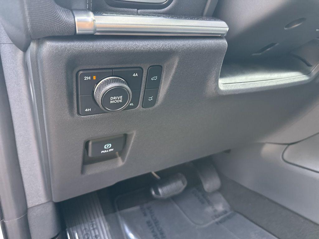 new 2025 Ford Expedition car, priced at $82,856