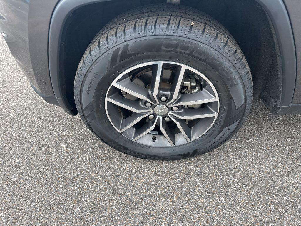 used 2018 Jeep Grand Cherokee car, priced at $16,181