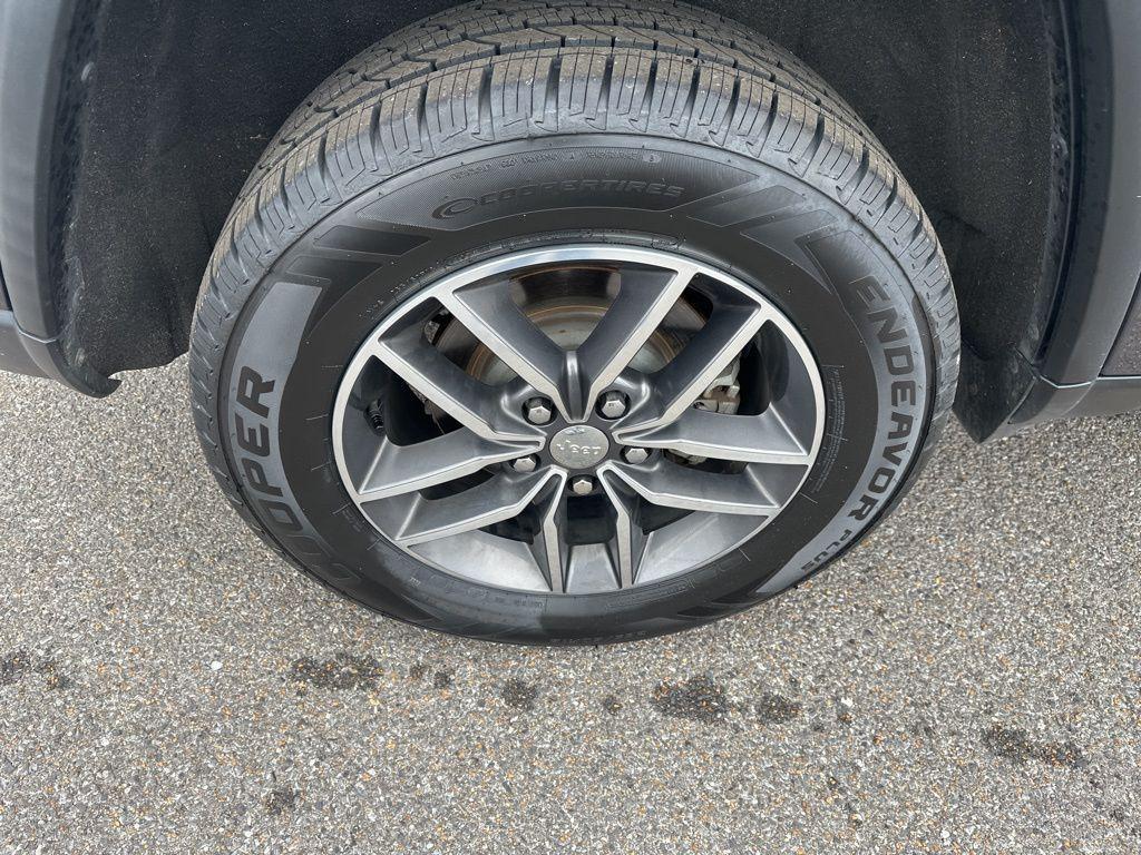 used 2018 Jeep Grand Cherokee car, priced at $16,181