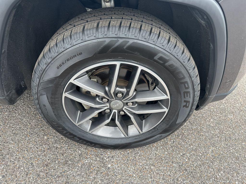 used 2018 Jeep Grand Cherokee car, priced at $16,181