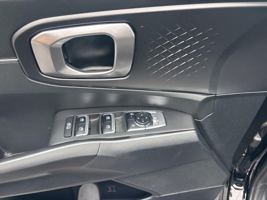 used 2025 Kia Sorento car, priced at $27,988