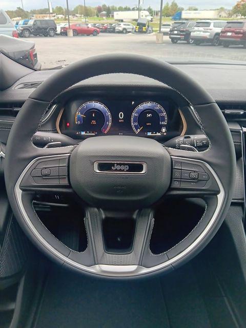 new 2025 Jeep Grand Cherokee car, priced at $40,999