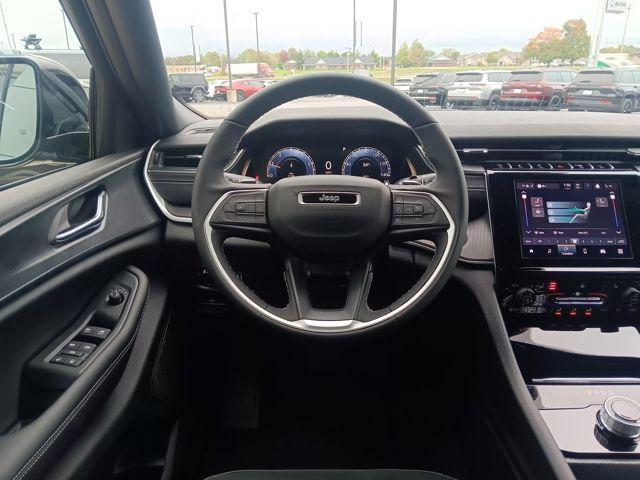 new 2025 Jeep Grand Cherokee car, priced at $40,999