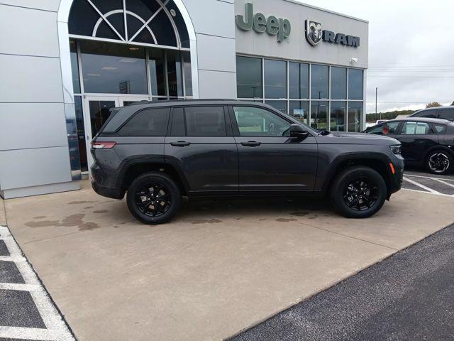 new 2025 Jeep Grand Cherokee car, priced at $40,999