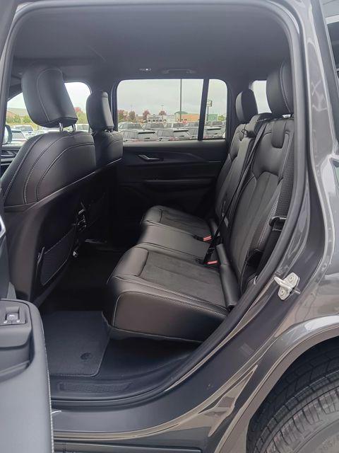 new 2025 Jeep Grand Cherokee car, priced at $40,999