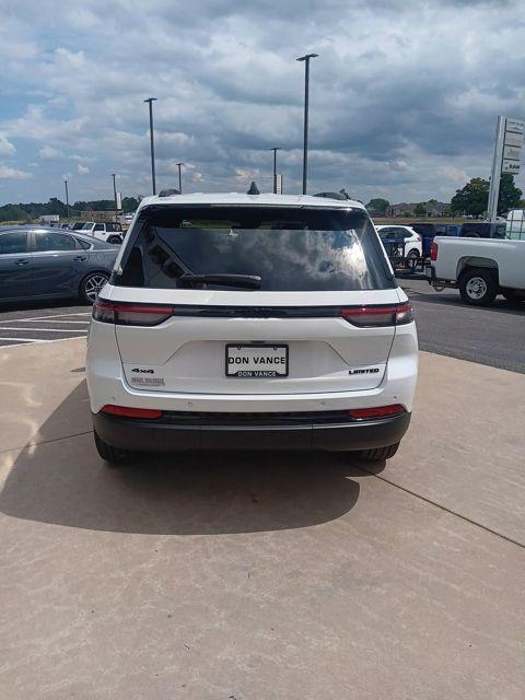 new 2025 Jeep Grand Cherokee car, priced at $42,999