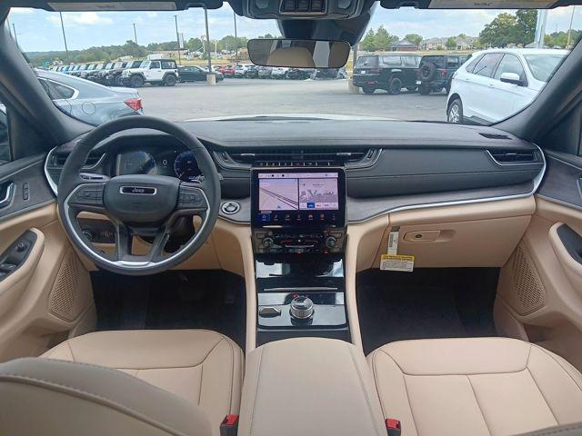 new 2025 Jeep Grand Cherokee car, priced at $42,999