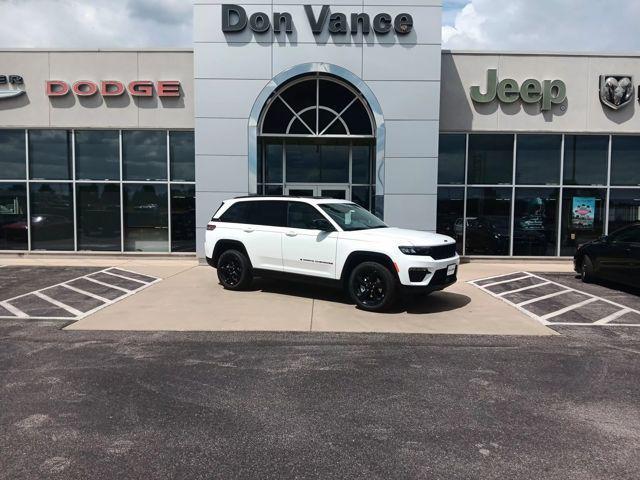 new 2025 Jeep Grand Cherokee car, priced at $42,999