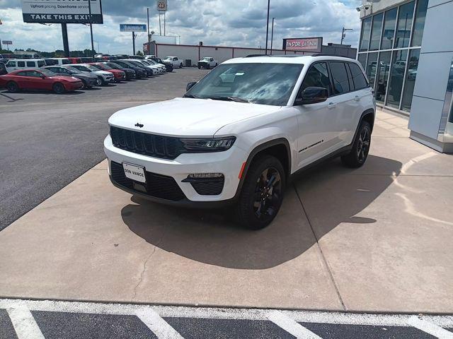 new 2025 Jeep Grand Cherokee car, priced at $42,999