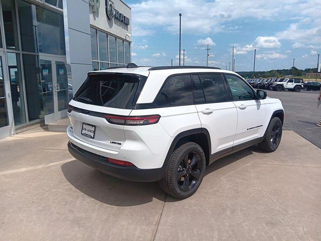 new 2025 Jeep Grand Cherokee car, priced at $42,999