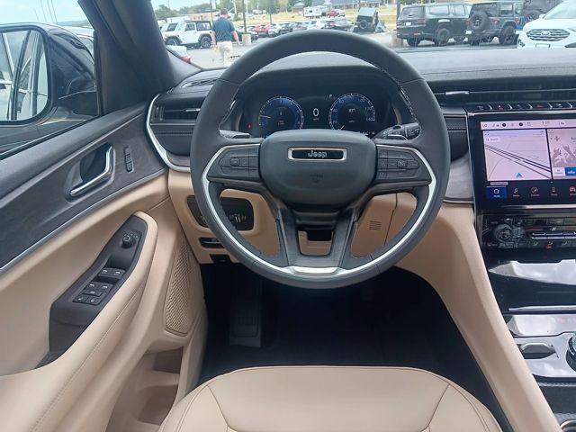 new 2025 Jeep Grand Cherokee car, priced at $42,999