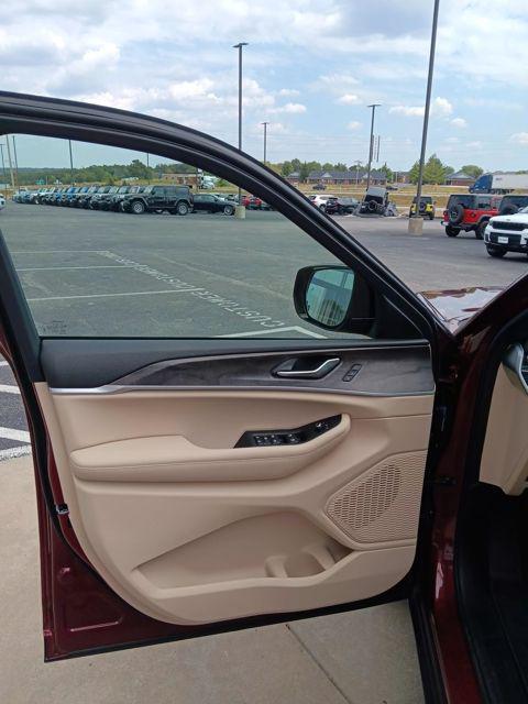 new 2025 Jeep Grand Cherokee L car, priced at $47,999