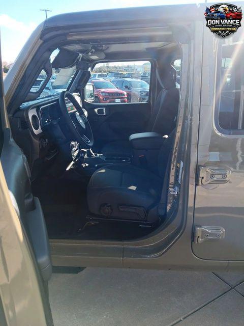 new 2026 Jeep Gladiator car, priced at $43,610