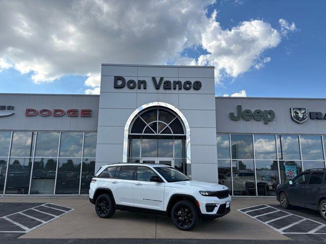 new 2025 Jeep Grand Cherokee car, priced at $43,488