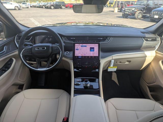 new 2025 Jeep Grand Cherokee car, priced at $42,988