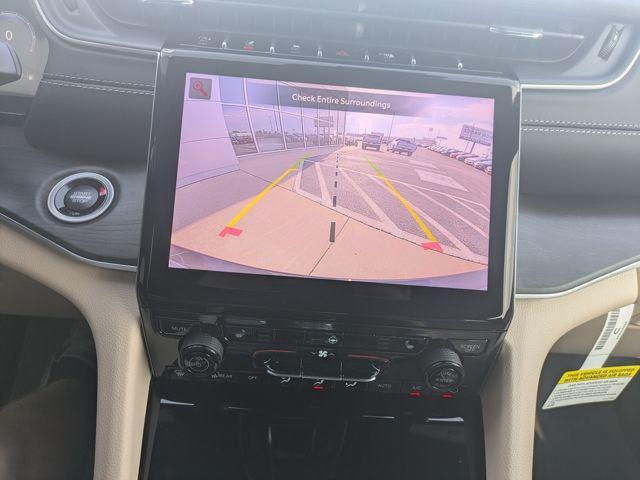 new 2025 Jeep Grand Cherokee car, priced at $42,988