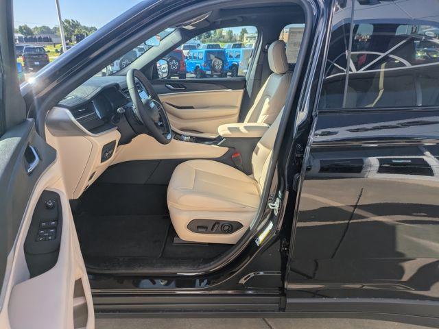 new 2025 Jeep Grand Cherokee car, priced at $42,488