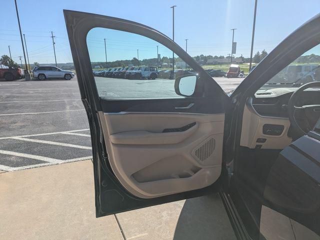 new 2025 Jeep Grand Cherokee car, priced at $42,488