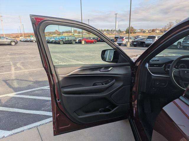 new 2025 Jeep Grand Cherokee L car, priced at $42,986