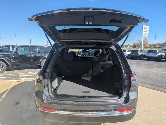 new 2025 Jeep Grand Cherokee car, priced at $37,795