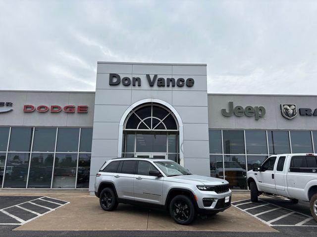 new 2025 Jeep Grand Cherokee car, priced at $42,988