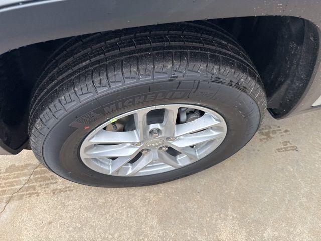 new 2025 Jeep Grand Cherokee car, priced at $37,595