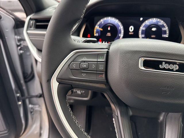 new 2025 Jeep Grand Cherokee car, priced at $37,595