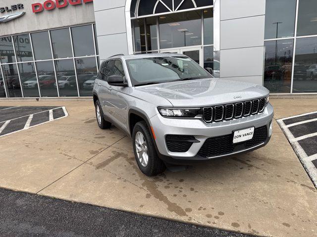 new 2025 Jeep Grand Cherokee car, priced at $37,595