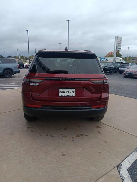 new 2025 Jeep Grand Cherokee car, priced at $40,999