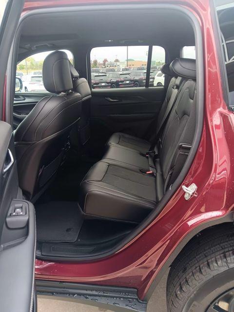 new 2025 Jeep Grand Cherokee car, priced at $40,999