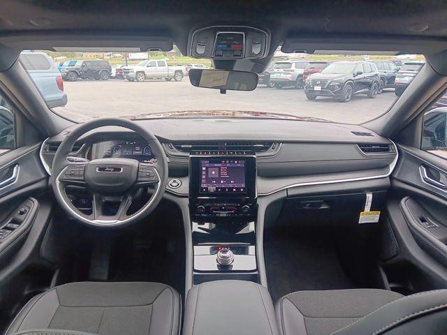 new 2025 Jeep Grand Cherokee car, priced at $40,999