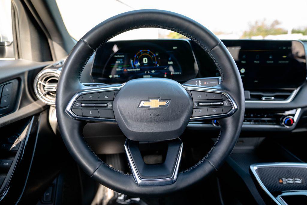 used 2025 Chevrolet Equinox car, priced at $25,493