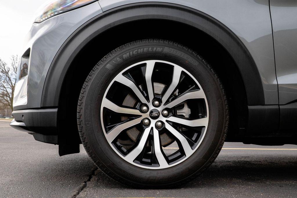 used 2025 Ford Explorer car, priced at $40,046