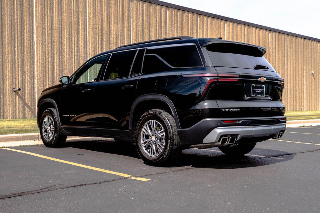 used 2025 Chevrolet Traverse car, priced at $37,866