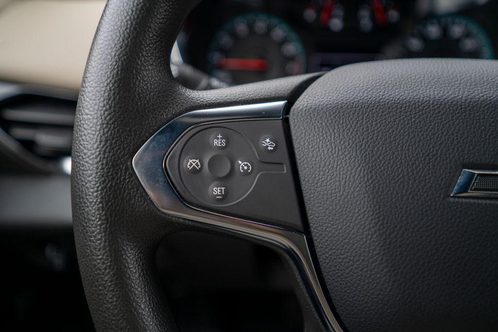 used 2022 Chevrolet Traverse car, priced at $25,998