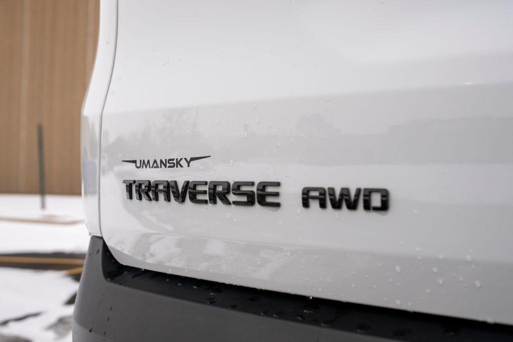 used 2022 Chevrolet Traverse car, priced at $25,998