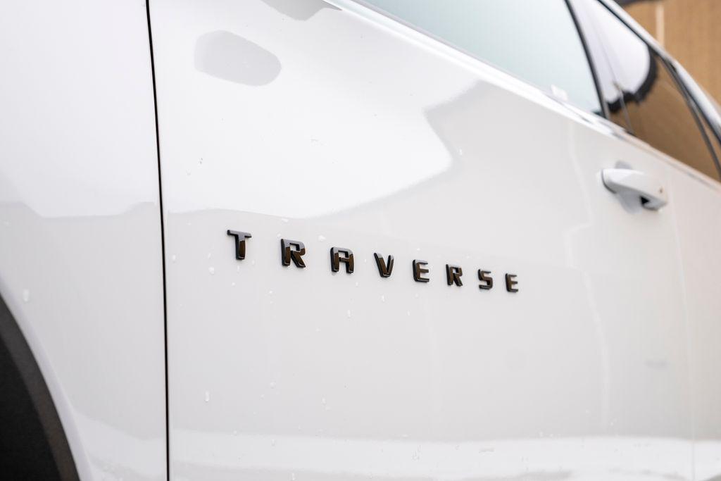 used 2022 Chevrolet Traverse car, priced at $25,998