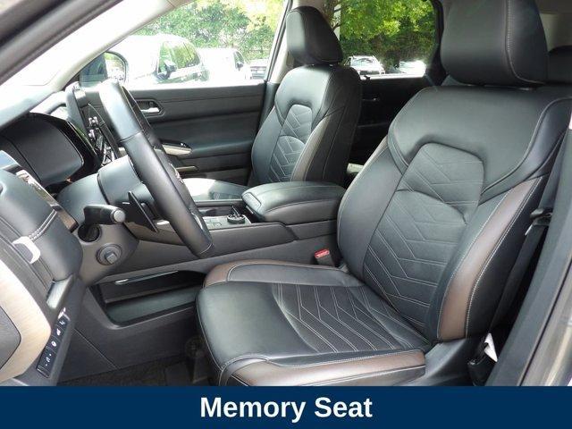 used 2025 Nissan Pathfinder car, priced at $40,373