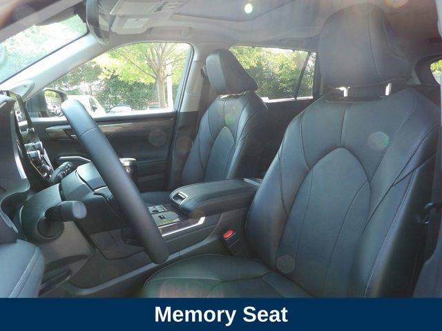 used 2025 Toyota Highlander Hybrid car, priced at $54,576