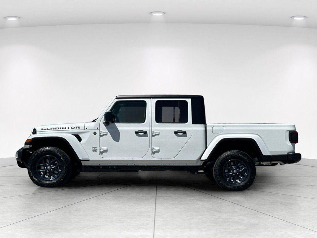 new 2026 Jeep Gladiator car, priced at $46,501