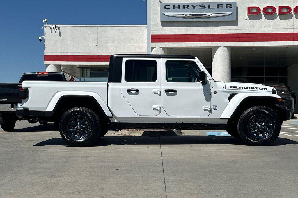 new 2026 Jeep Gladiator car, priced at $45,951
