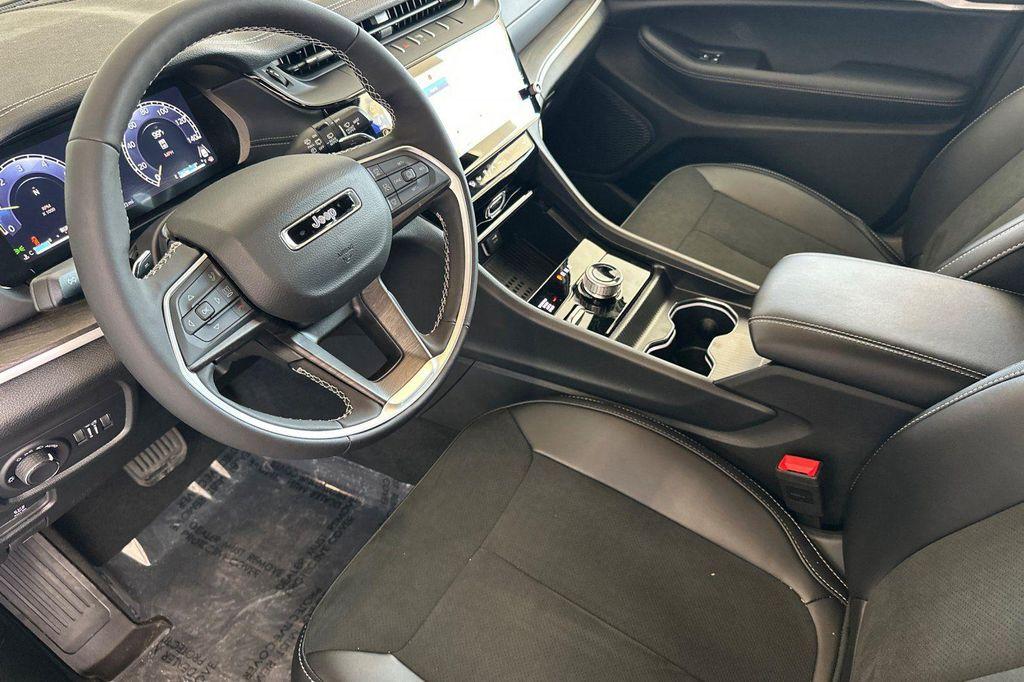 new 2026 Jeep Grand Cherokee car, priced at $48,025