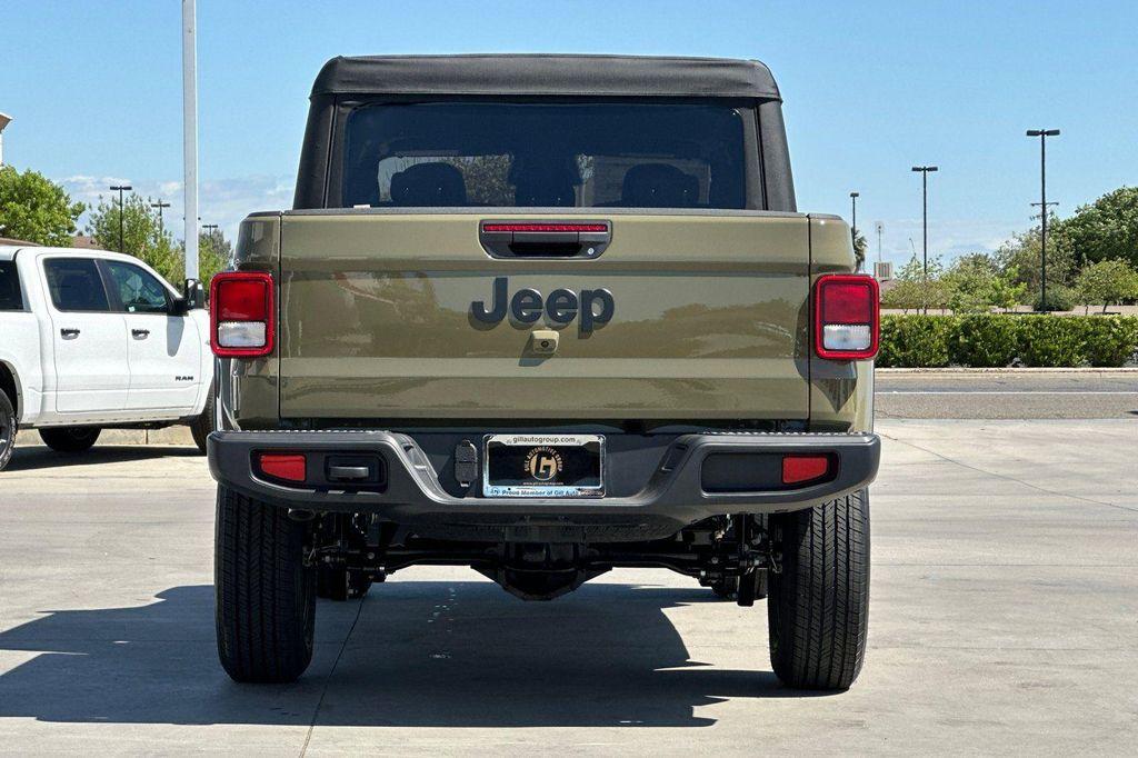 new 2026 Jeep Gladiator car, priced at $41,701