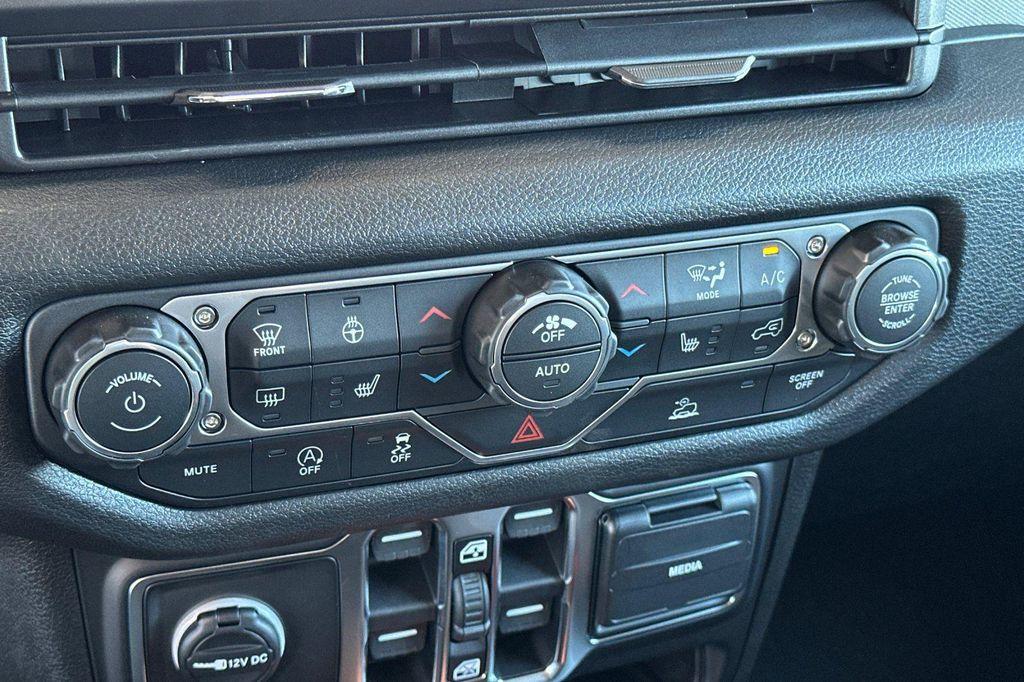 new 2026 Jeep Gladiator car, priced at $43,596