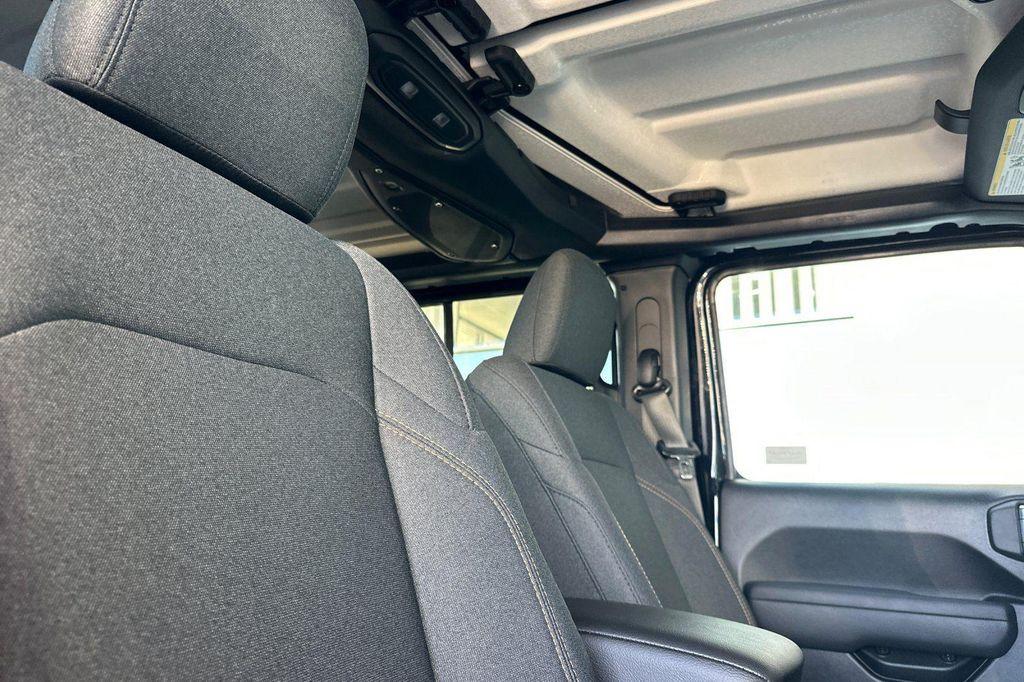 new 2026 Jeep Gladiator car, priced at $43,596